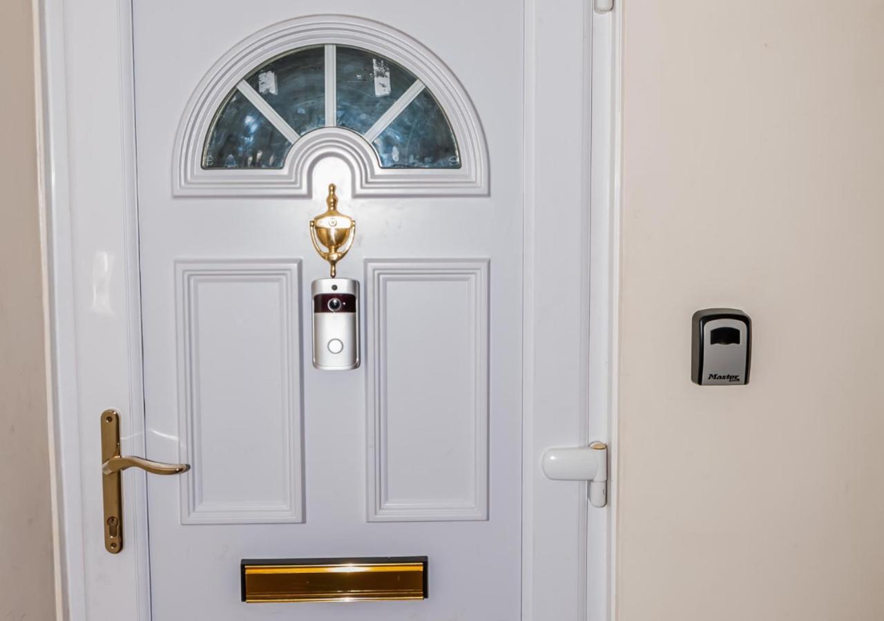 2 Bed Apartment-5 Guests - Business-Relocation-Parking - The Brighton Short Stay & Serviced Apartments Luaran gambar