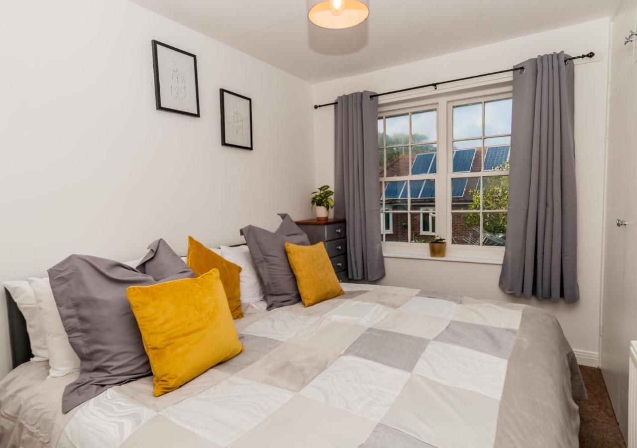 2 Bed Apartment-5 Guests - Business-Relocation-Parking - The Brighton Short Stay & Serviced Apartments Luaran gambar