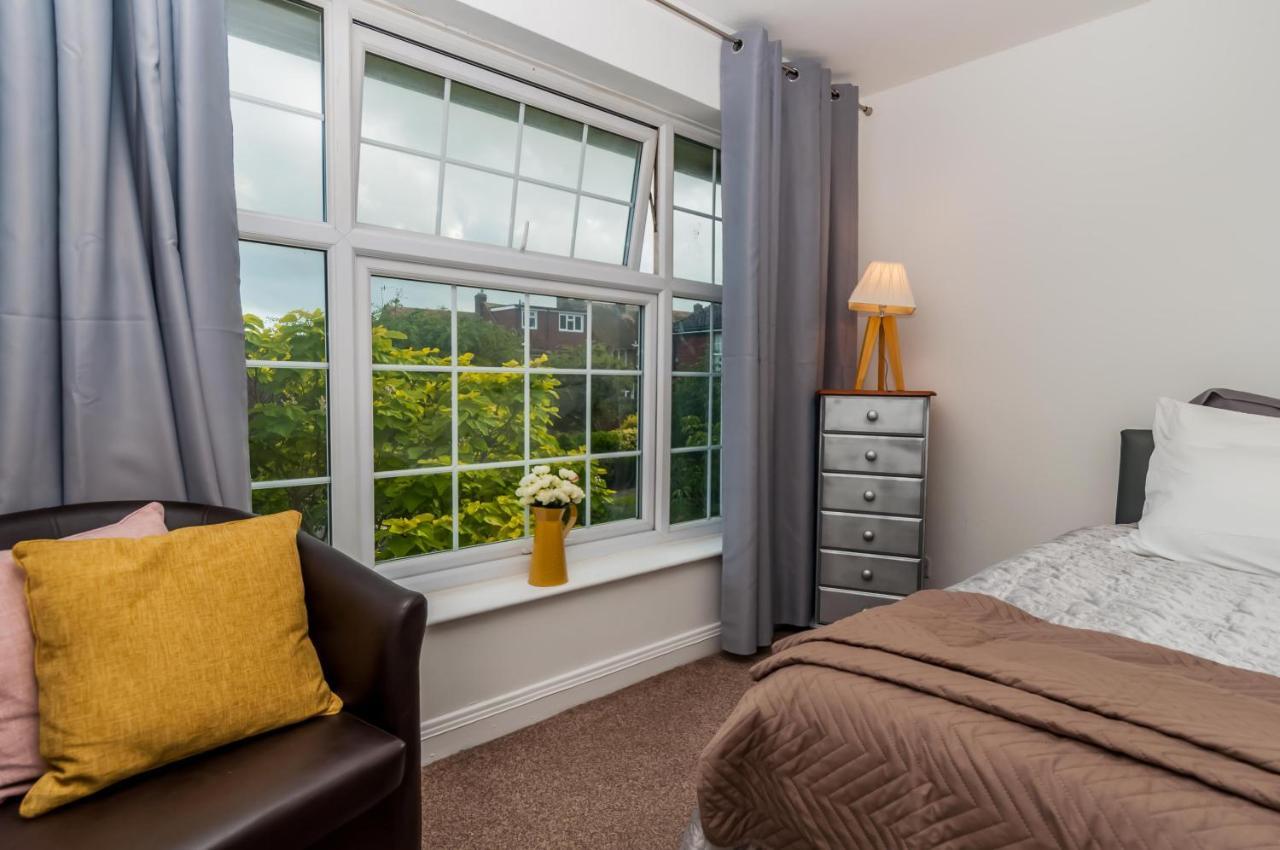 2 Bed Apartment-5 Guests - Business-Relocation-Parking - The Brighton Short Stay & Serviced Apartments Luaran gambar
